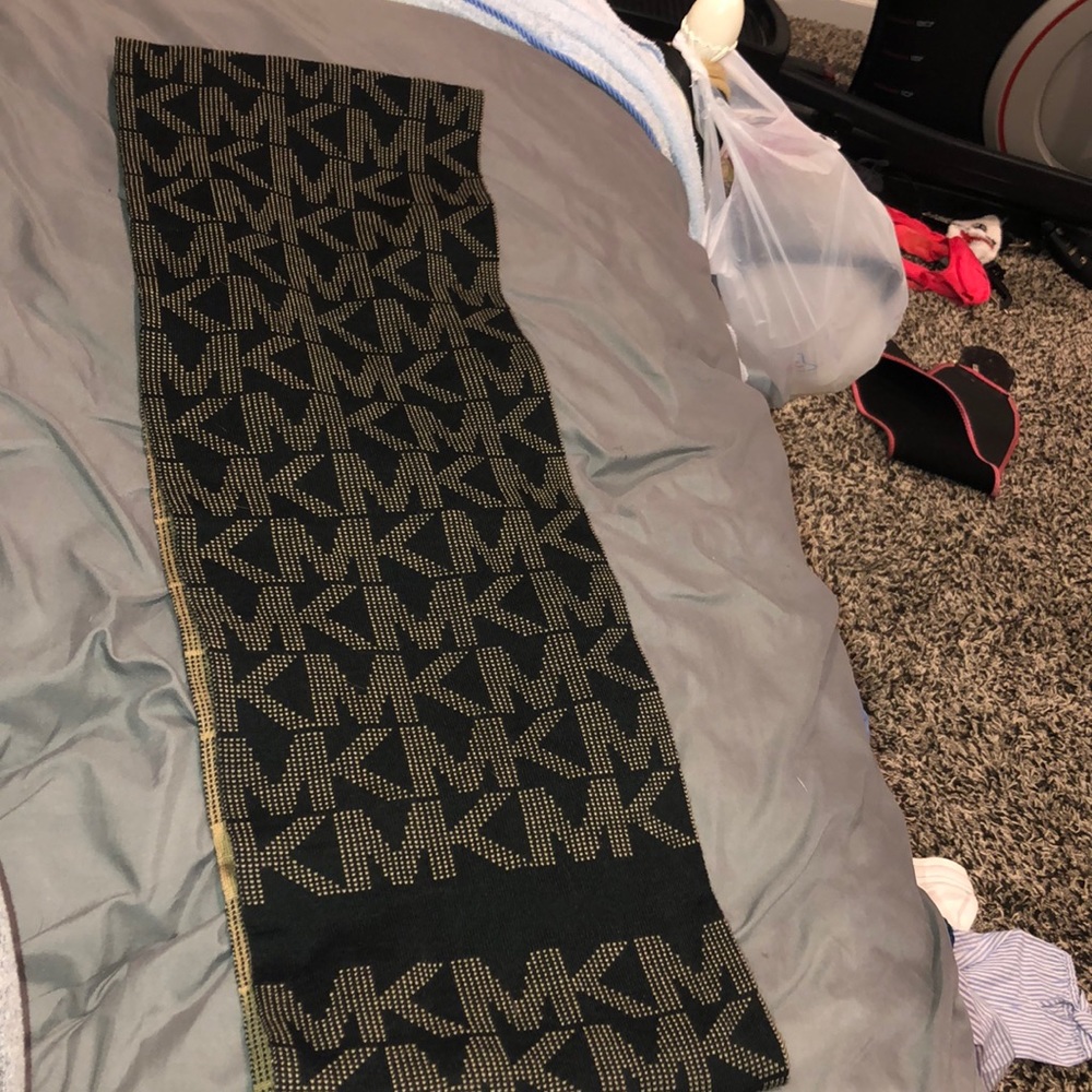 Reversible black and brown MK scarf